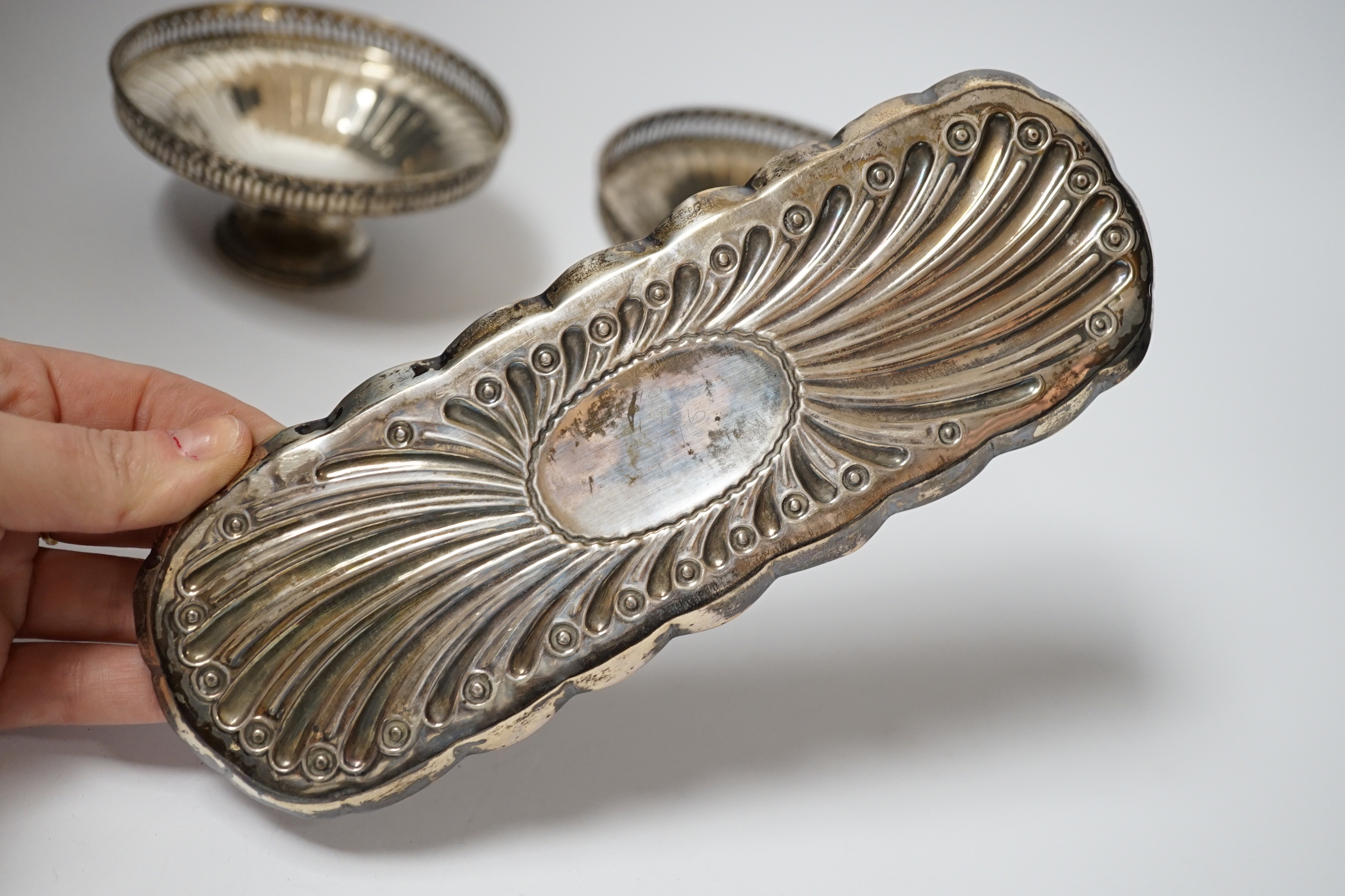 A pair of George V pierced silver bon bon dishes, Mappin & Webb, Birmingham, 1929, diameter 11cm and a silver pen tray.